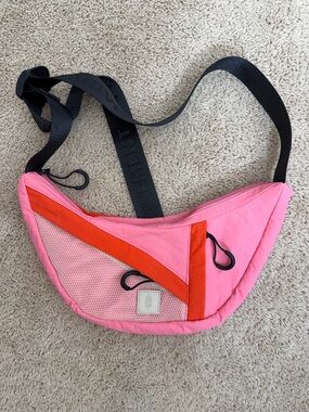 🏛️NWOT Free People Movement Hibiscus Nothin But Net Sling Bag💎